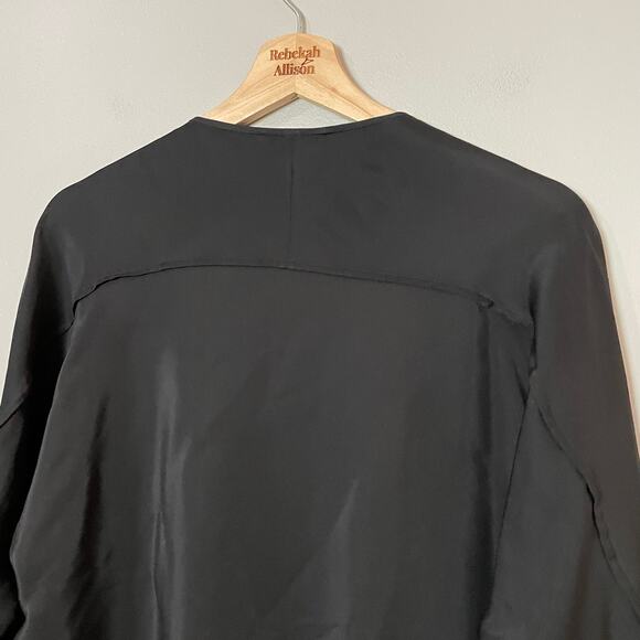 Vince 100% Silk Black Dolman Sleeve Blouse Zipper SZ Small Business Classic - Picture 8 of 10